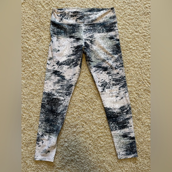 Women’s fabletics size large leggings - Picture 1 of 2